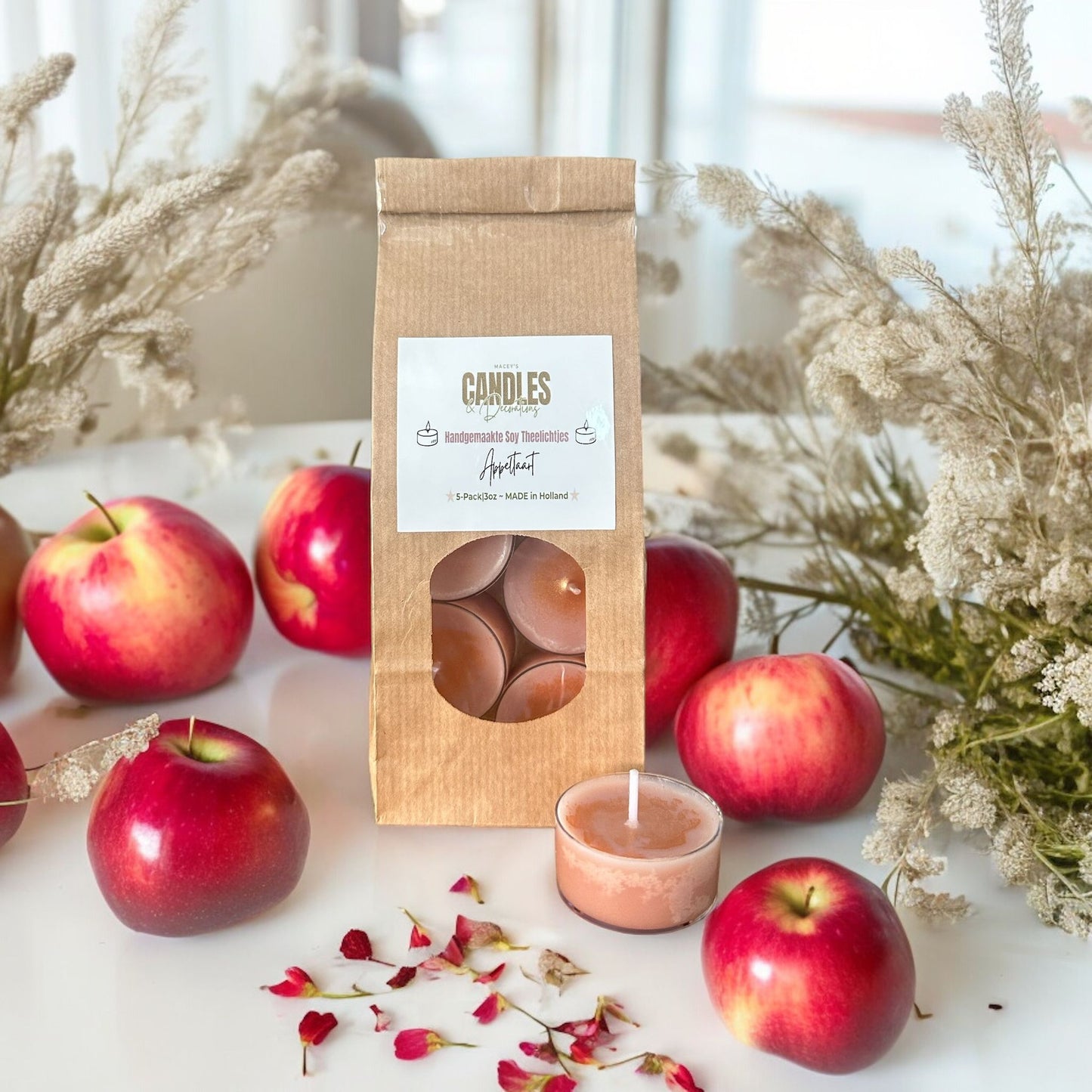 5 theelichtjes/waxinelichtjes in een doorzichtig cupje, hittebestendig, past in een theelichthouder met de geur van appeltaart verpakt in craft papieren zakje, gemaakt van natuurlijke soja was en handgegoten