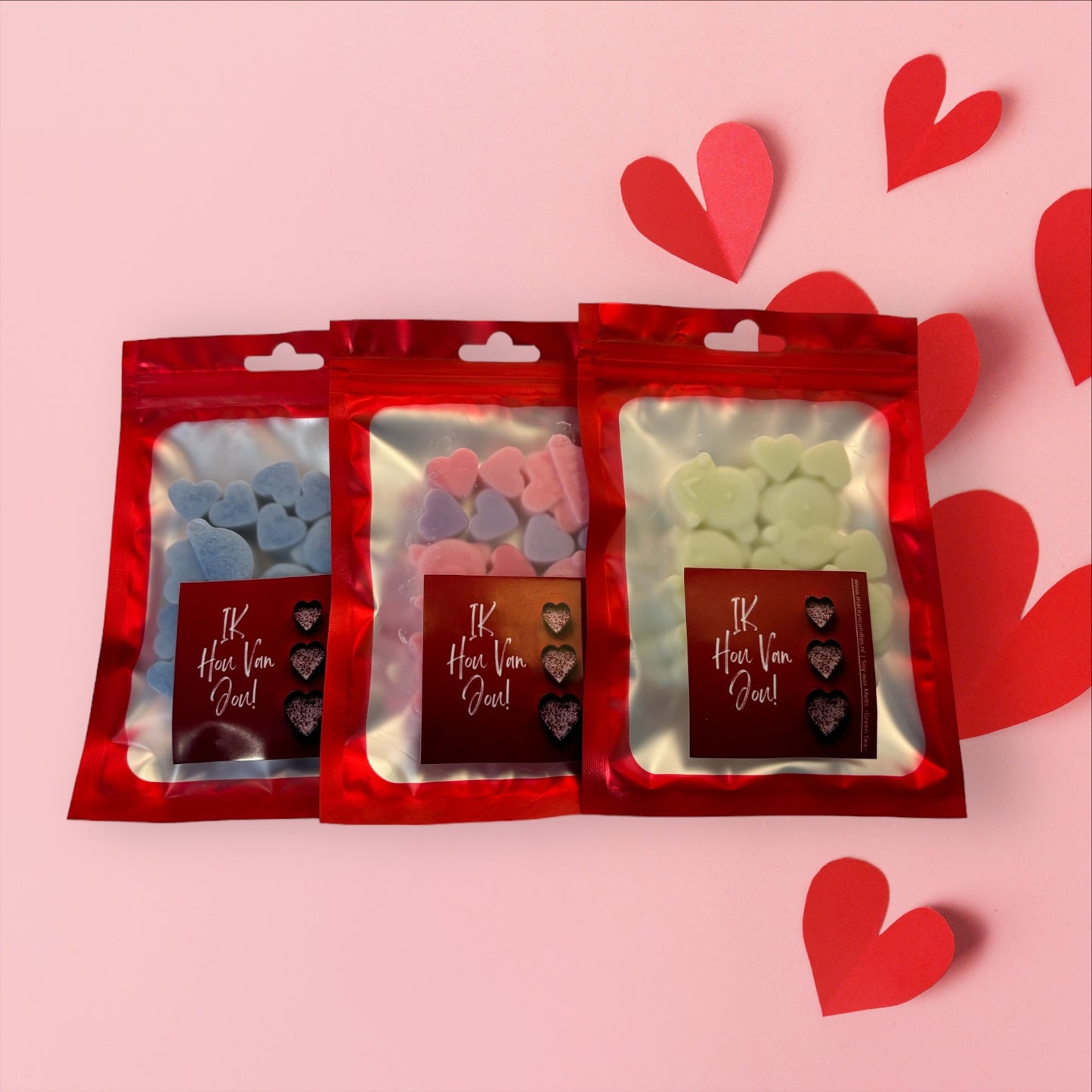 handgemaakte sojawas melts met liefdes figuurtjes in de geuren green tea, linnen, of jadour geinspireerd op de bekende parfum geur, valentijn, moederdag kadotip