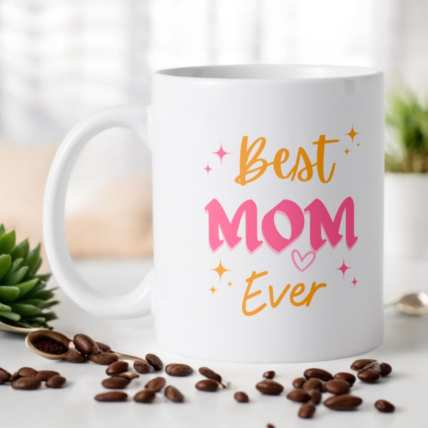 Witte Keramische 350 ml koffie beker met de tekst best mom ever met roze en oranje letters hartjes en sterren voor de liefste moeder, moederdag, bonus mama