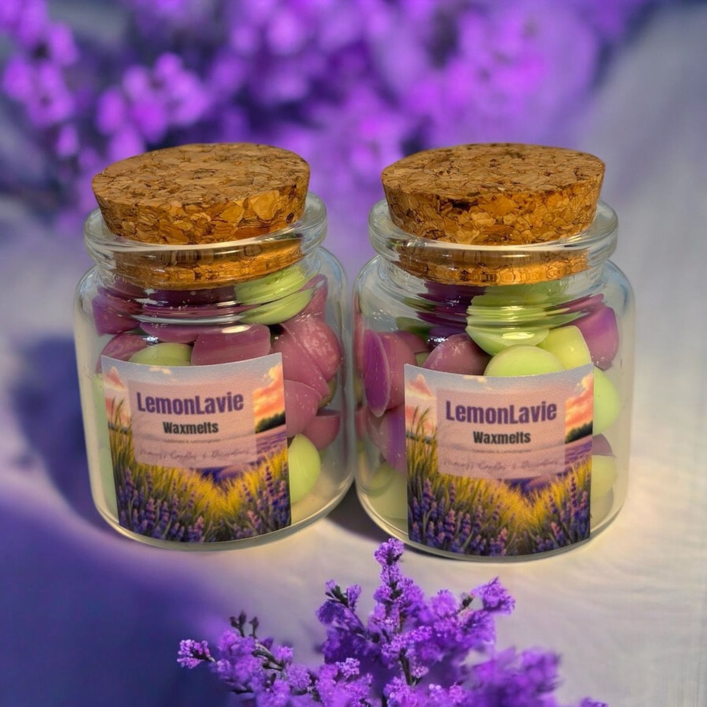 Mini waxmelts in een glazen potje met kurk, lemongrass en lavendel, groen en paars 50 ml