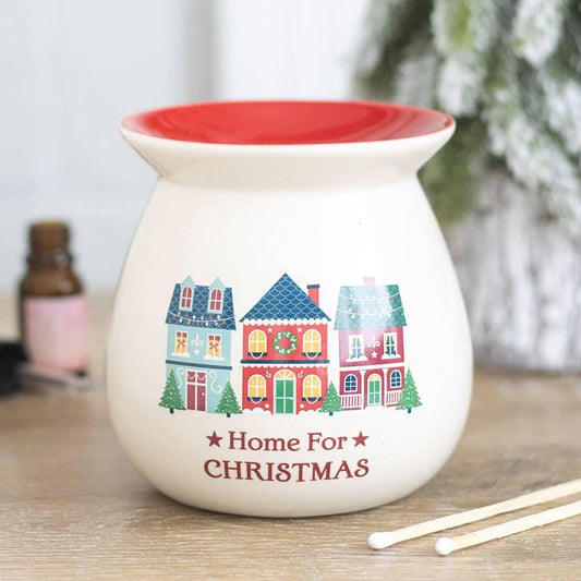 Met de Home for Christmas Geurbrander haal je instant gezelligheid in huis! Deze keramische geurbrander is afgewerkt met een lieflijk dorpsmotief en een warme rode binnenkom, de ultieme blikvanger voor de feestdagen.