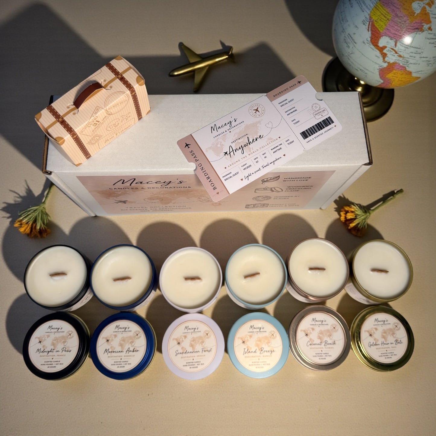 Travel Collection Gift Box van Macey’s Candles & Decorations met 6 kleurrijke travel candles, boarding pass en luxe travel verpakking.